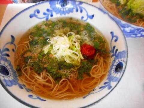 ひき肉とモロヘイヤの梅にゅう麺